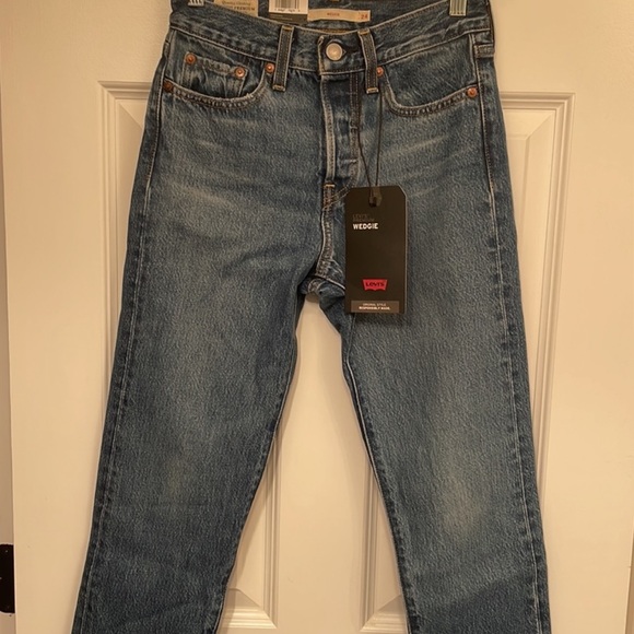 NWT Levi’s Wedgie Jeans - Picture 6 of 11
